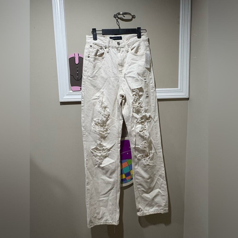 Elegant Cream Distressed 90s baggy Jeans